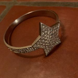 Metallic star bracelet